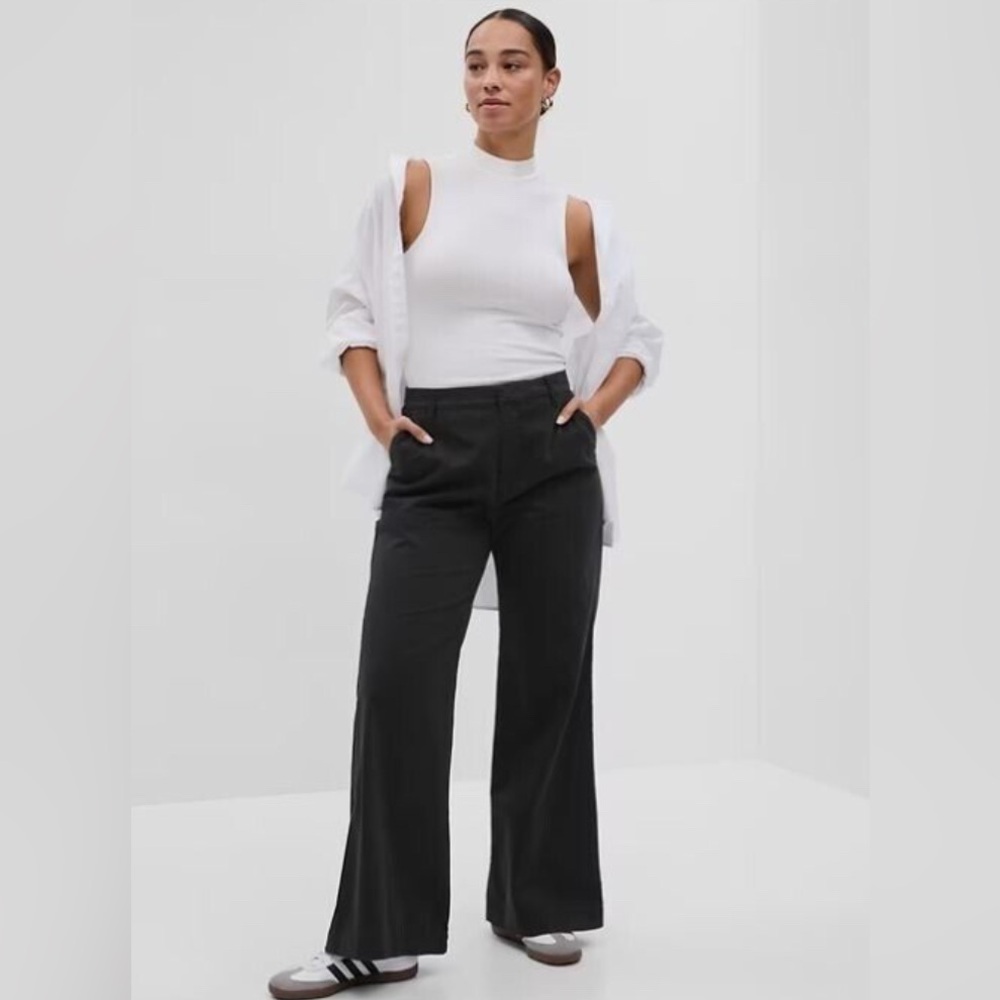 GAP • NWT High Rise Flare Chino Pants - Black Size 10